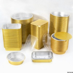 Egen restaurang som används för återvinning av matvaror som bakas i tallrikar med panpannor och tallrikar av guld, silver, aluminiumfolie med lock